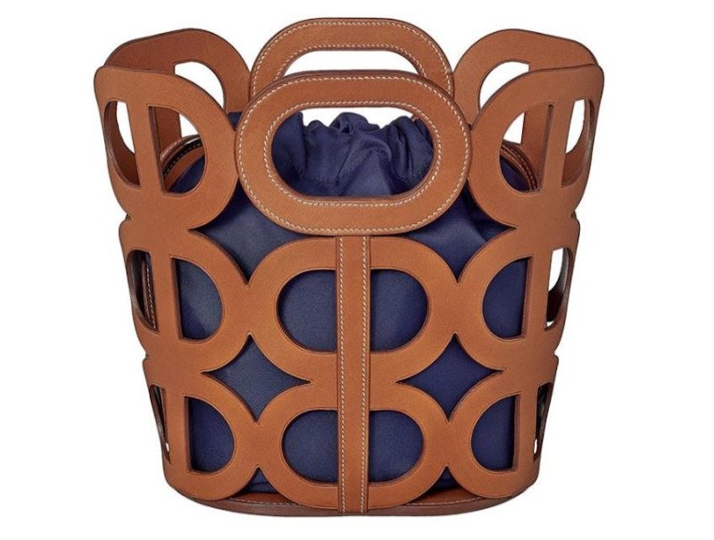 Η τσάντα Chaine d'Ancre του οίκου Hermès θυμίζει σε πολλούς κάδο απορριμμάτων