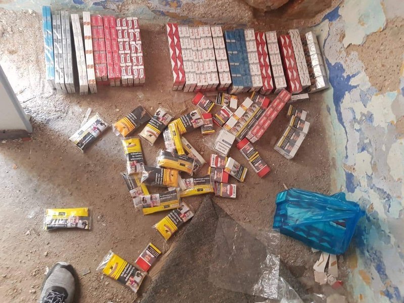 Λαθραία πακέτα με τσιγάρα και καπνούς