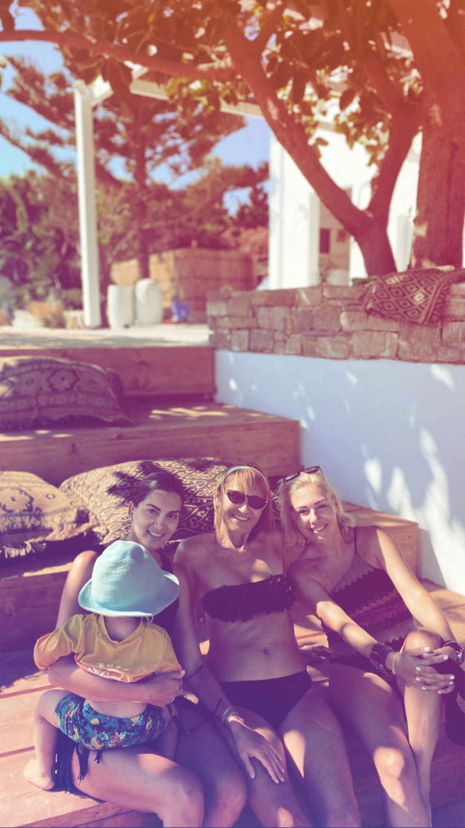 Σταματίνα Τσιμτσιλή, Μάρα Ζαχαρέα, Τίνα Μεσσαροπούλου στην Πάρο 2020