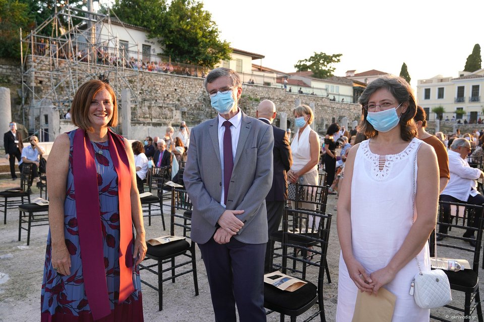 Η Βένια Παπαθανασοπούλου (πρόεδρος ΔΣ ΕΛΣ) και ο Σωτήρης Τσιόδρας με τη σύζυγό του / Φωτογραφία Χάρης Ακριβιάδης