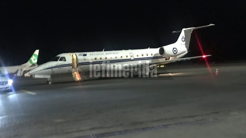 Το πρωθυπουργικό αεροσκάφος αναμένει τον πρωθυπουργό στον αερολιμένα Ηρακλείου Κρήτης