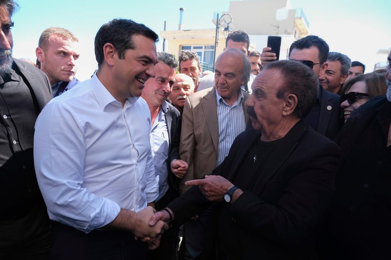 Μετά τους χορούς ο Αλέξης Τσίπρας πήγε για μαντινάδες