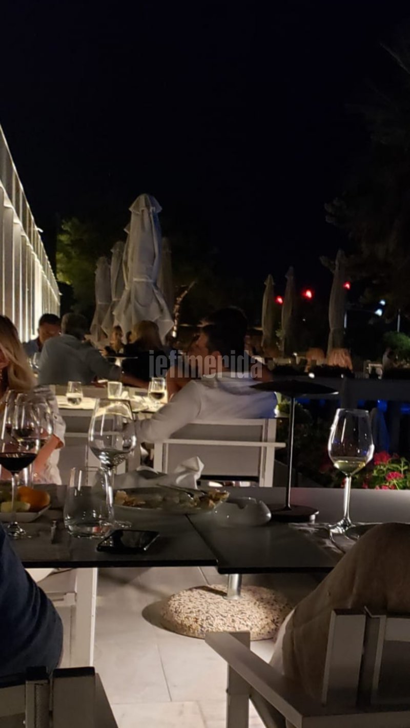 Ο Αλέξης Τσίπρας σε εστιατόριο