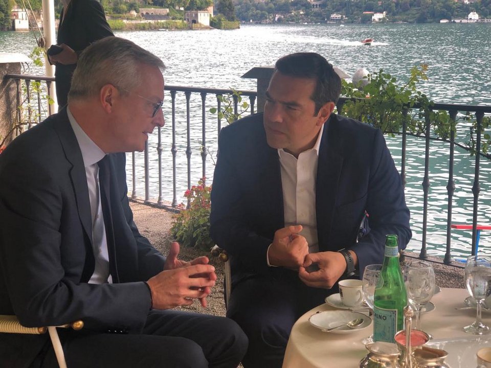 Ο πρόεδρος του ΣΥΡΙΖΑ σε διάλειμμα του φόρουμ
