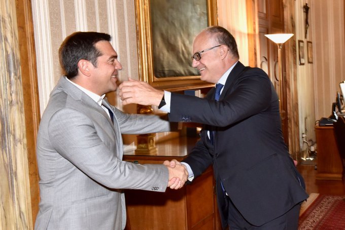 Συνάντηση του Αλέξη Τσίπρα με τον νέο υπουργό Οικονομικών της Ιταλία Ρομπέρτο Γκουαλτιέρι