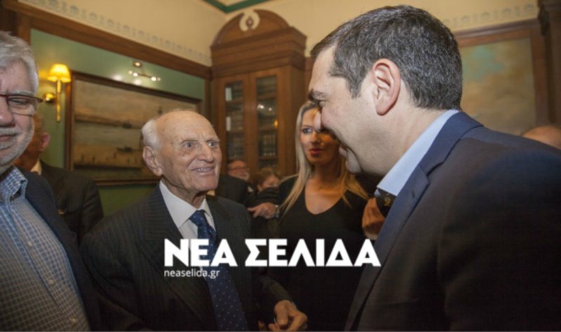 Ο Αλέξης Τσίπρας με τον Αντώνη Λιβάνη στην ονομαστική εορτή του εκλιπόντος τον περασμένο Ιανουάριο -Φωτογραφία: ΝΕΑ ΣΕΛΙΔΑ