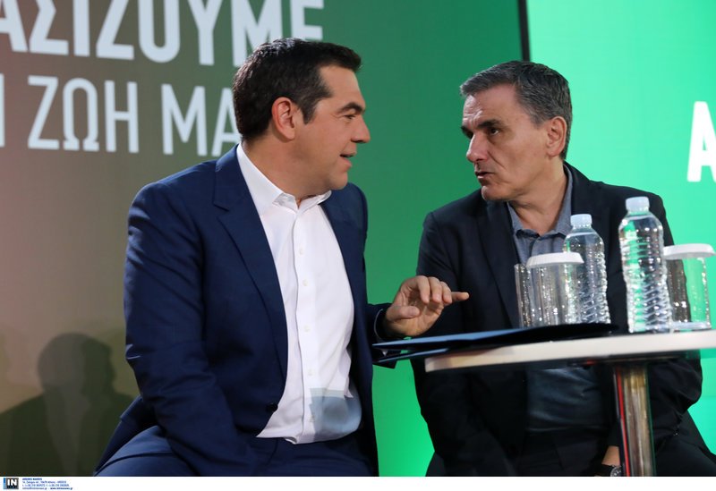 Αλέξης Τσίπρας και Ευκλείδης Τσακαλώτος συνομιλούν
