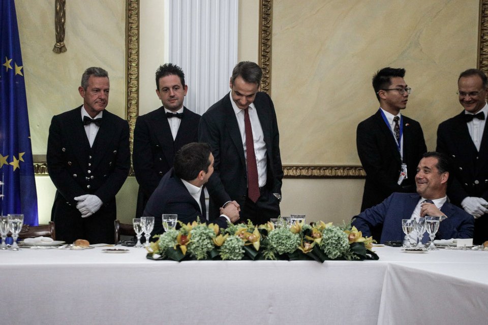 O Κυριάκος Μητσοτάκης με τον Αλέξη Τσίπρα