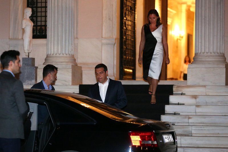 Η κα Μπαζιάνα βρισκόταν συνεχώς στο πλευρό του / Φωτογραφία: ΑΠΕ-ΜΠΕ