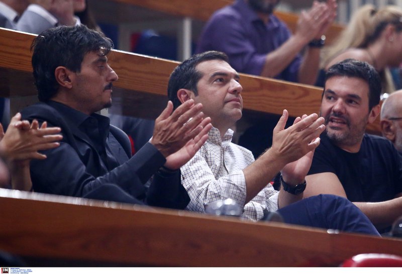 Ενα ακόμη στιγμιότυπο από την παρουσία του τέως πρωθυπουργού στο ΟΑΚΑ