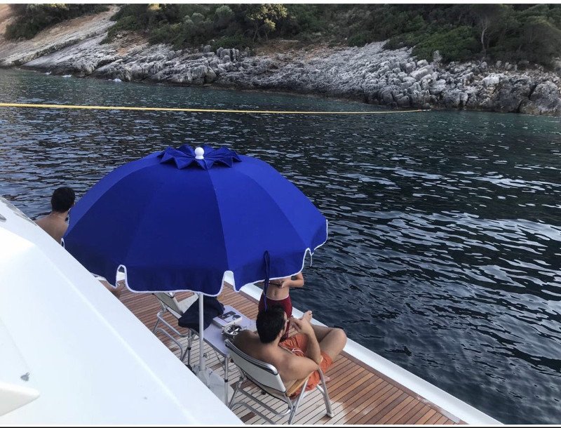 Σάλος από τις φωτογραφίες του Πρωθυπουργού στο κότερο Παναγόπουλου