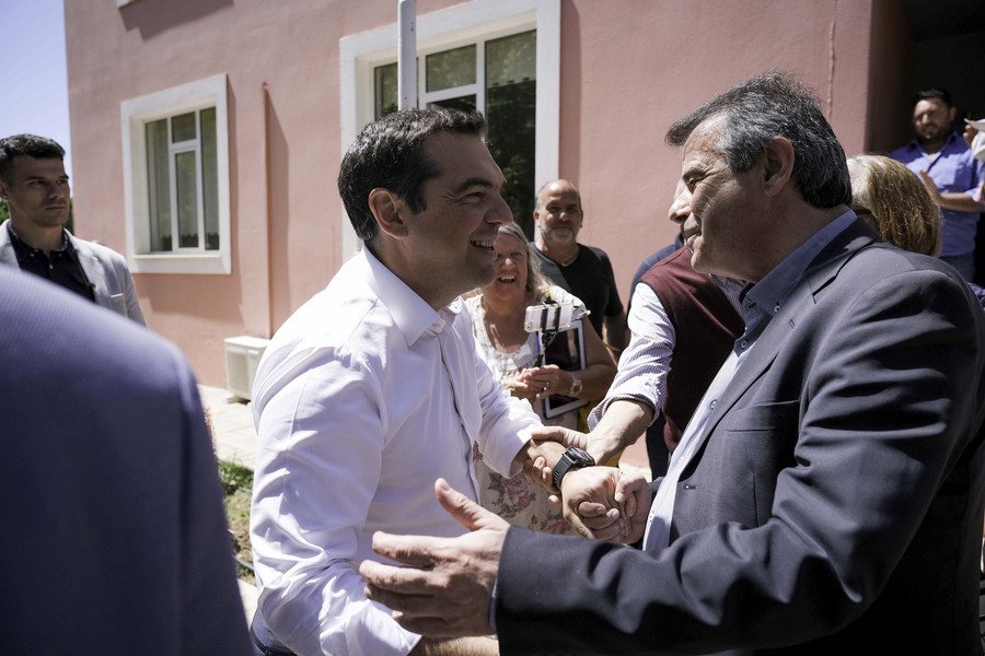 Ο Αλέξης Τσίπρας με τον δήμαρχο Αγίου Βασιλείου, Γιάννη Ταταράκη
