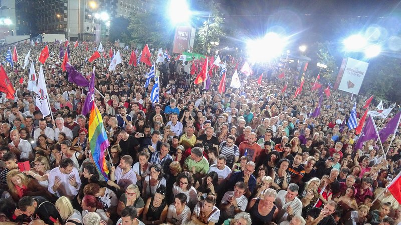 Πλήθος κόσμου στην ομιλία του Αλέξη Τσίπρα στο Σύνταγμα 