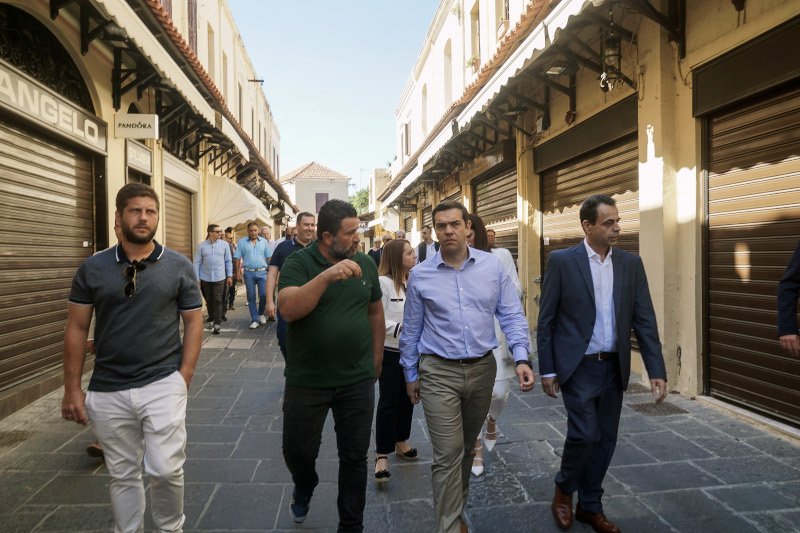 Κλειστά παραμένουν τα μαγαζιά στους κεντρικούς δρόμους της Ρόδου/ EUROKINISSI/RODOSPRESS.GR/ΑΡΓΥΡΗΣ ΜΑΝΤΙΚΟΣ