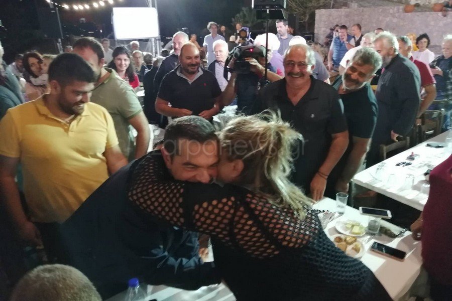 Θερμή υποδοχή από μέλη του ΣΥΡΙΖΑ στα Σφακιά για τον Αλέξη Τσίπρα