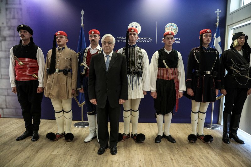 τσολιάδες παυλοπουλος