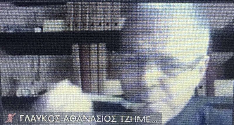 Ο Θάνος Τζήμερος απολάμβανε το γεύμα του on camera 