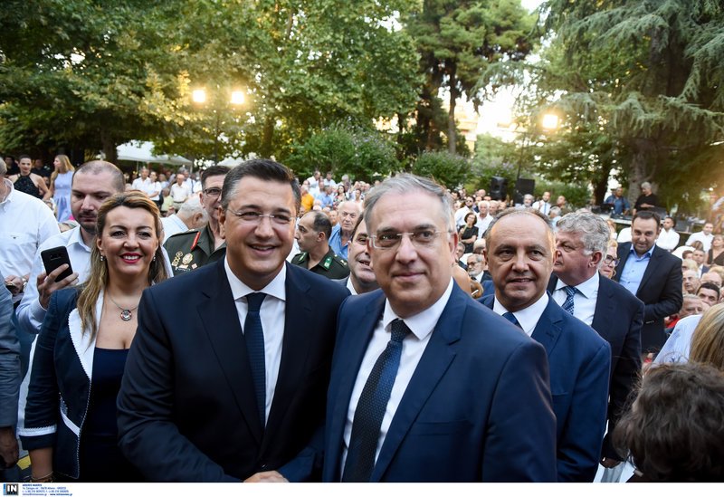 Ο υπ. Εσωτερικών Τάκης Θεοδωρικάκος και ο Περιφερειάρχης Κ. Μακεδονίας Απ. Τζιτζικώστας