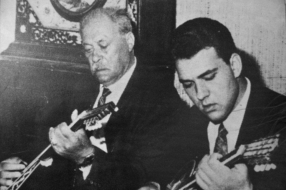 Ο Μάρκος με τον νεαρό Στέλιο Βαμβακάρη