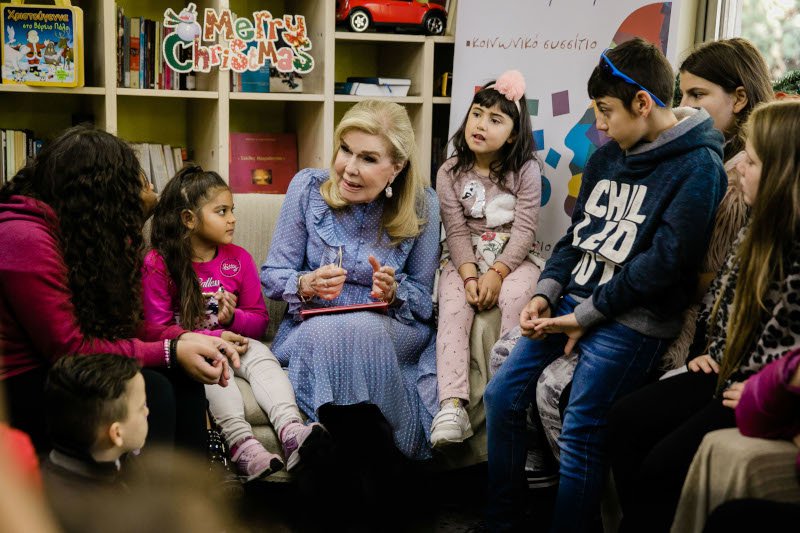 Ένα Χριστουγεννιάτικο παραμύθι διάβασε η Μαριάννα Β. Βαρδινογιάννη στα παιδιά