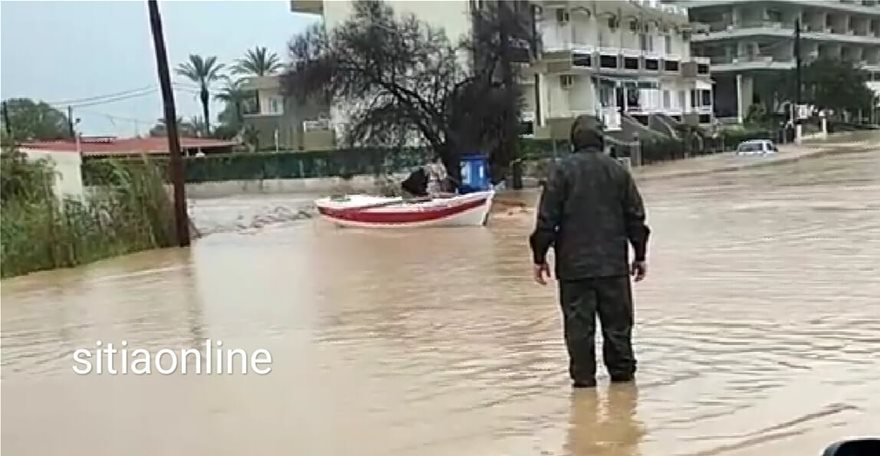 Kάτοικοι στο Λασίθι μεταφέρθηκαν με βάρκες