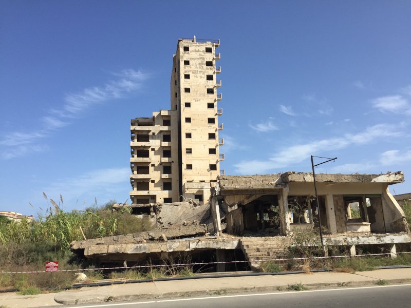 Κάποια από τα κτίρια έχουν γκρεμιστεί, άλλα στέκουν όρθια όπως τότε/Φωτογραφία: Αδάμος Ζαχαριάδης/ iefimerida.gr