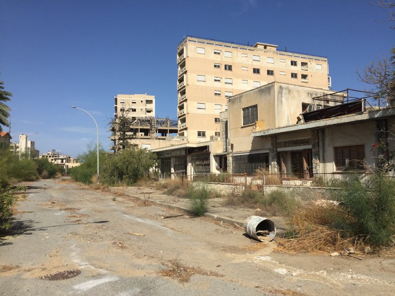  Η πρόσβαση δεν επιτρέπεται ακόμα σε όλους τους δρόμους της πόλης /Φωτογραφία: Αδάμος Ζαχαριάδης/ iefimerida.gr