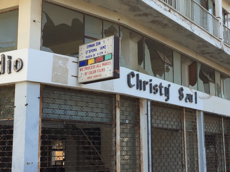 Η οδός Δημοκρατίας ήταν ο κεντρικός εμπορικός δρόμος της πόλης/ Φωτογραφία: Αδάμος Ζαχαριάδης/ iefimerida.gr