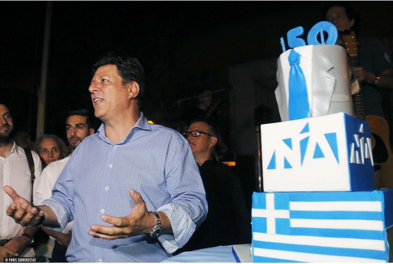 Μαζί με τον Κώστα Καραμανλή και περίπου 4.000 πολίτες της Δυτικής Αθήνας έσβησε χθες τα 50 κεράκια ο Βουλευτής της ΝΔ, Μιλτιάδης Βαρβιτσιώτης.