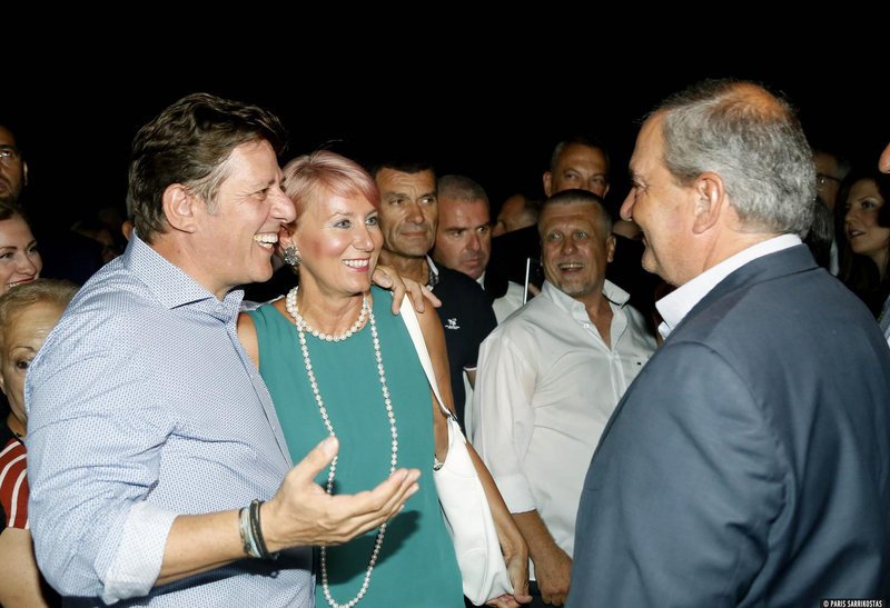Ο Μιλτιάδης Βαρβιτσιώτης μαζί με την Νατάσσα Παζαΐτη και τον Κώστα Καραμανλή