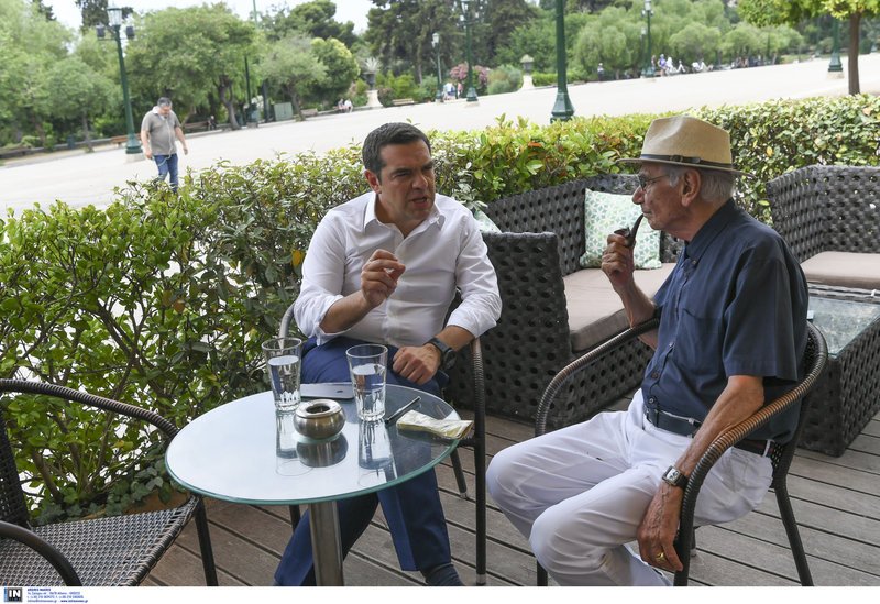Αλέξης Τσίπρας Βασίλης Βασιλικός πίνουν καφέ