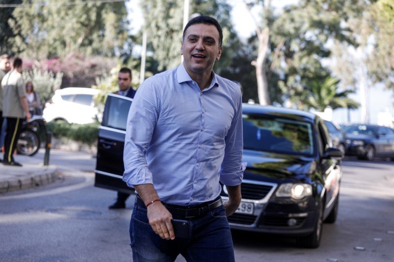 Ο Βασίλης Κικίλιας χωρίς σακάκι