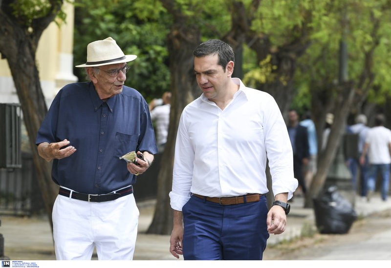 Βασιλικός ΤΣίπρας περπατούν