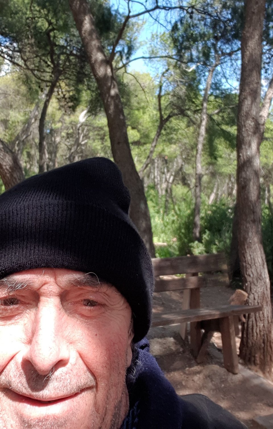 Μια σέλφι από τις ημέρες με τις καραντίνας. Με το «6» του Τσιόδρα βόλτα στο δάσος του Λυκαβηττού