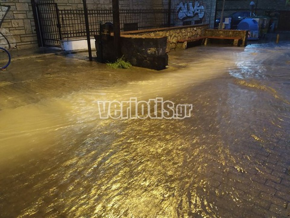 Πλημμυρισμένοι δρόμοι