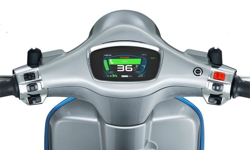 Πόσο στοιχίζει η ηλεκτρική Vespa; Αθόρυβη, με πλήρη συνδεσιμότητα