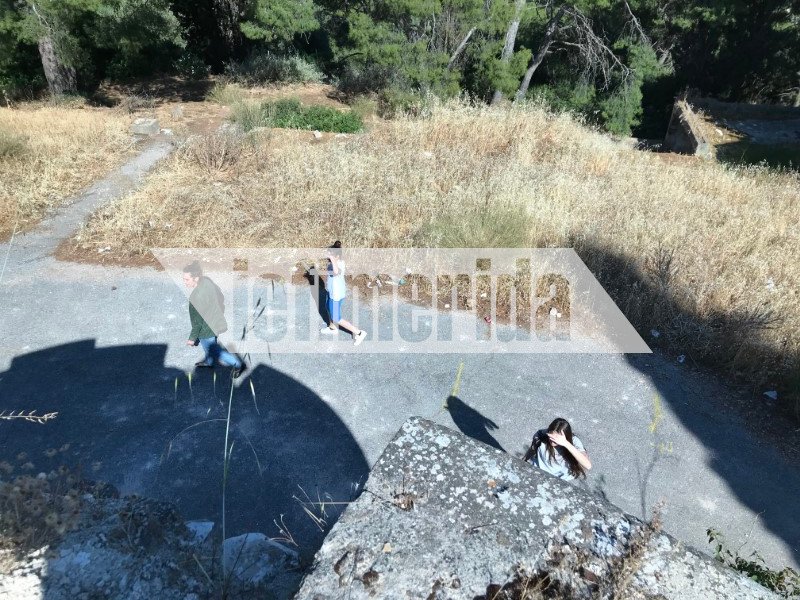 Η ερειπωμένη βίλα Λεβίδη, έχει γίνει πλέον αξιοθέατο, καθώς πολλοί ανεβαίνουν στον λόφο για να δουν το σημείο όπου γυρίστηκε μια από τις πιο αγαπημένες ελληνικές ταινίες