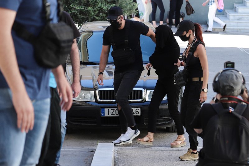 βιτριόλι επίθεση 35χρονη με αστυνομικούς
