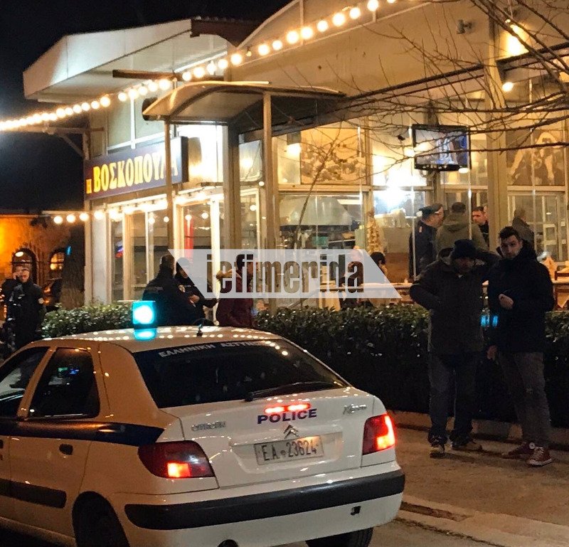 Αμέσως μετά τους πυροβολισμούς οι δράστες τράπηκαν σε φυγή.