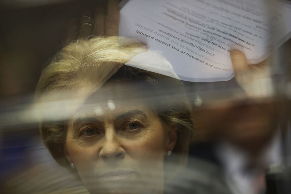 H πρόεδρος της Ευρωπαϊκής Επιτροπής Ούρσουλα φον ντερ Λάιεν στο ευρωκοινοβούλιο