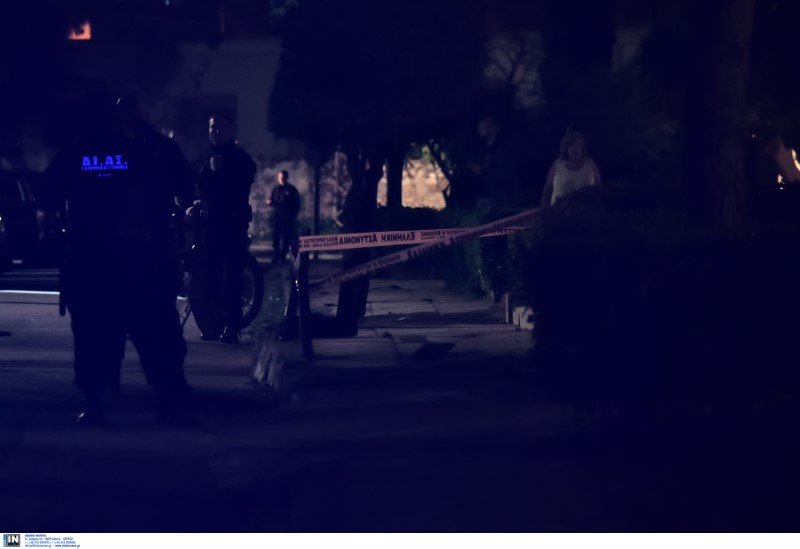 Ο επιχειρηματίας έπεσε νεκρός, ενώ οι δράστες εξαφανίστηκαν.-Φωτογραφία: Intimenews/ΖΑΧΟΣ ΓΙΩΡΓΟΣ