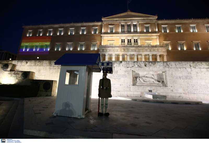 Η βουλή στα χρώματα του Athens Pride