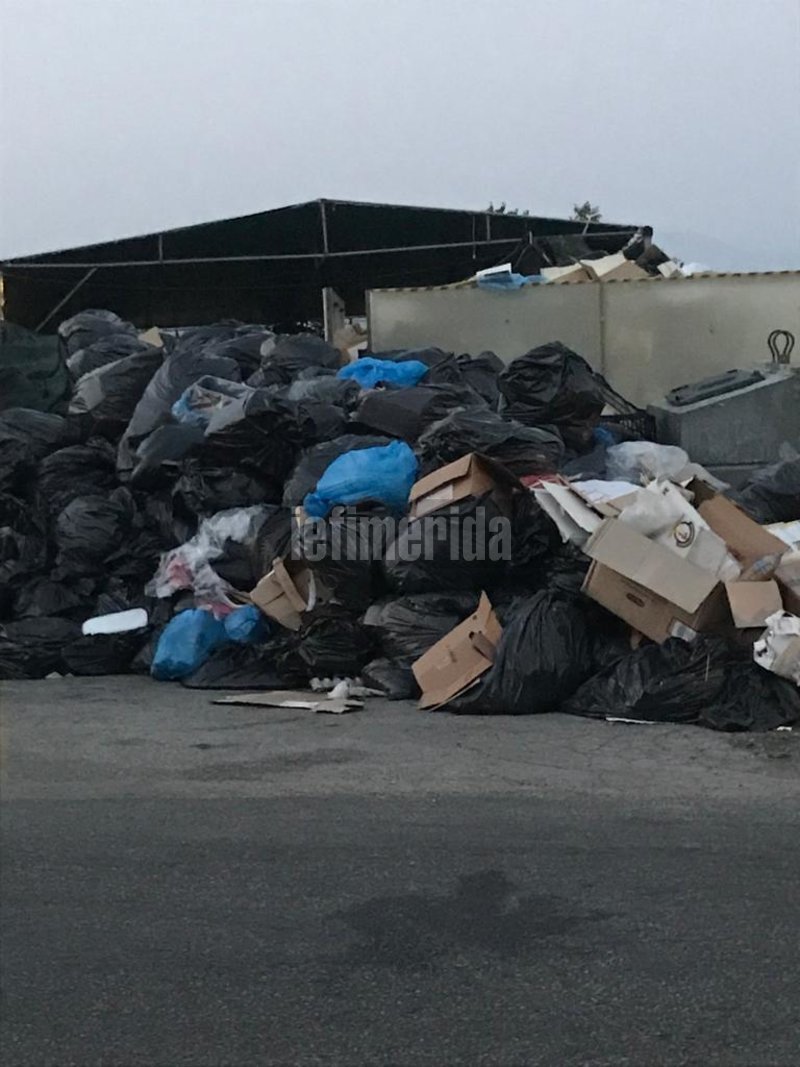 Βουνό τα σκουπίδια στην Κέρκυρα
