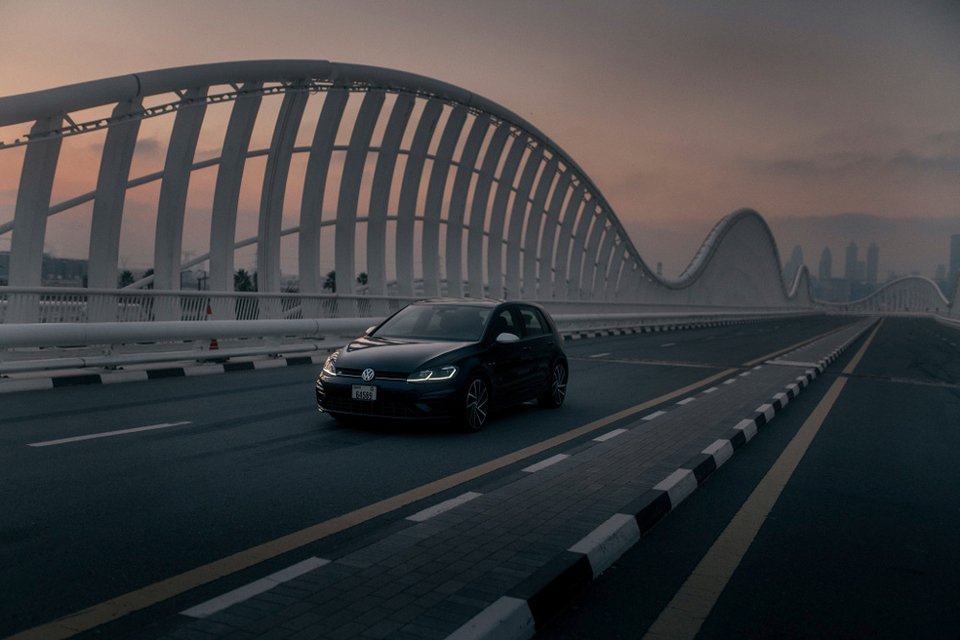 Η σχέση της Volkswagen R με τον Tanner Foust και τον Jason Bourne