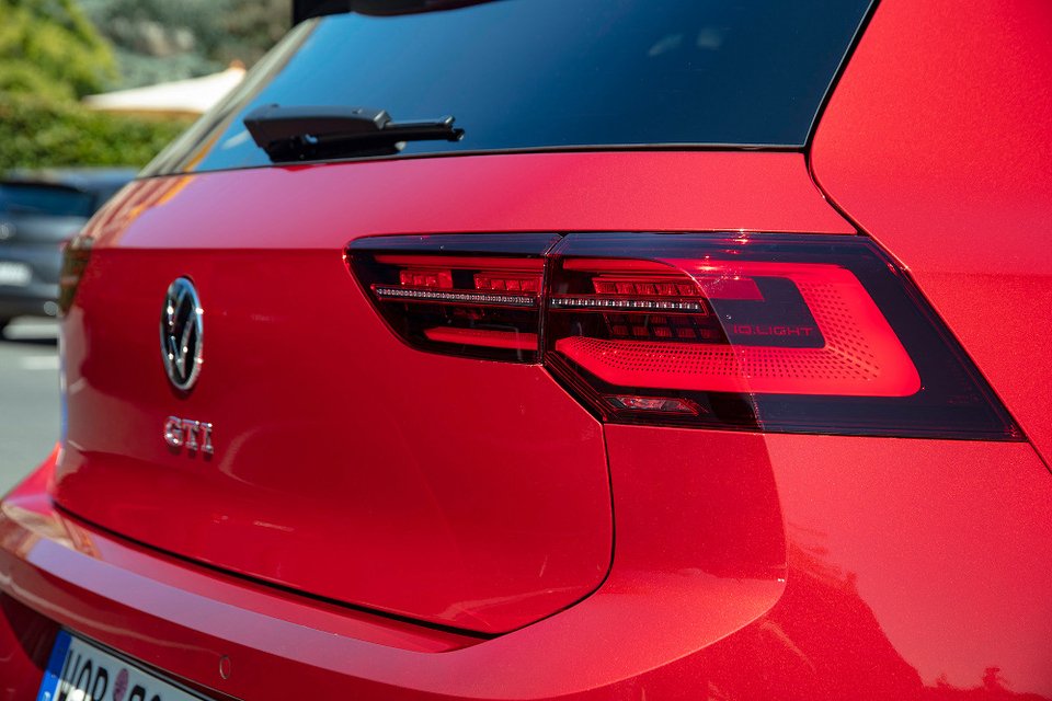 Στα τέλη Οκτωβρίου το λανσάρισμα του VW Golf GTI