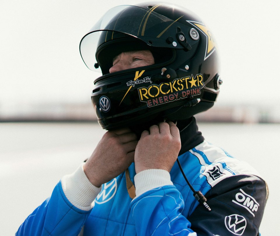 Η σχέση της Volkswagen R με τον Tanner Foust και τον Jason Bourne