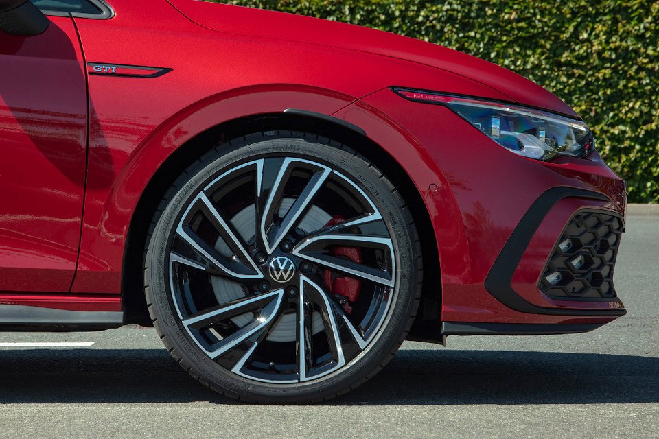 Στα τέλη Οκτωβρίου το λανσάρισμα του VW Golf GTI