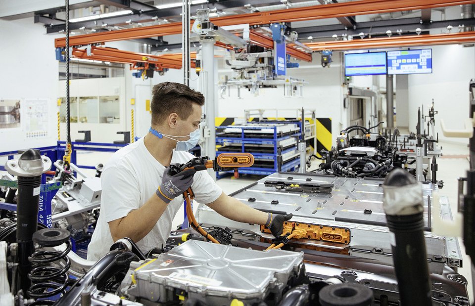 Volkswagen: To ID.3 «παίρνει» τη γραμμή παραγωγής του e-Golf