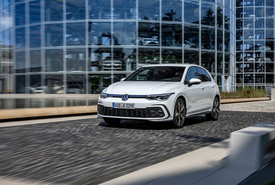 Η VW λανσάρει πέντε εξηλεκτρισμένες εκδόσεις του Golf
