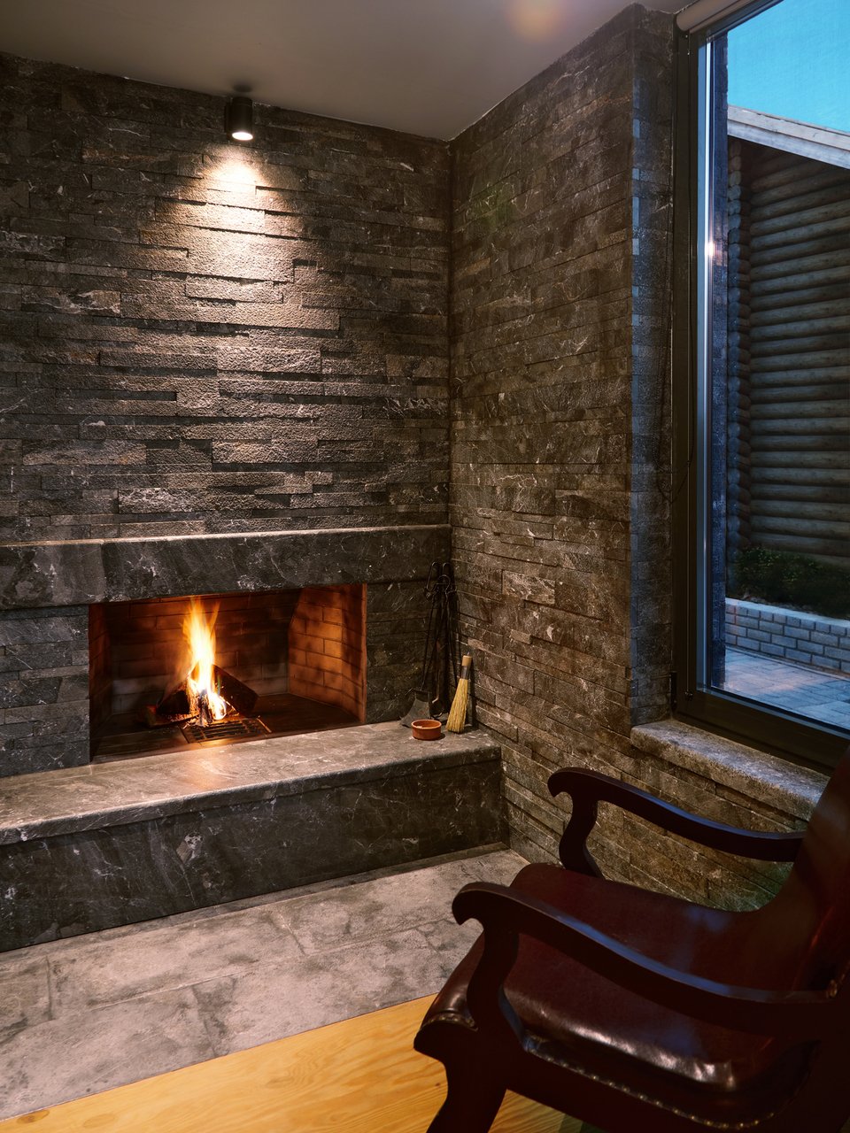 Σπηλιά με τζάκι έχετε ξαναδεί;